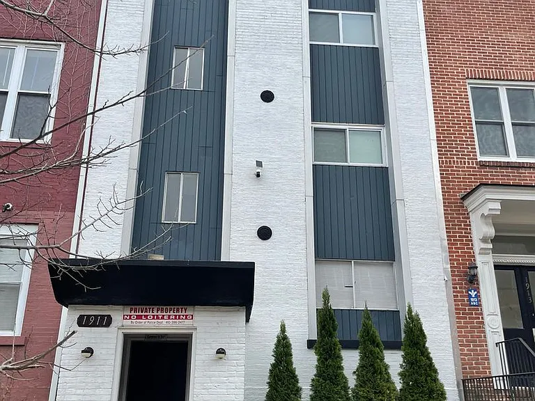 1911 W Baltimore St — Photo 2