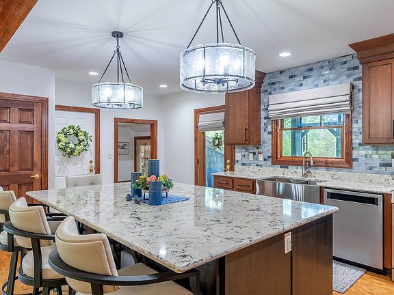 5th image of 5086 Valley Heights Rd