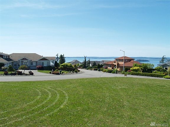 4th image of 1090 Stratford Ln