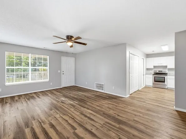 302 Parkcrest Dr, Bentonville, AR 72712