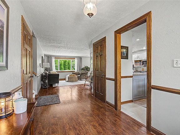 4th image of 5696 Overbrooke Rd