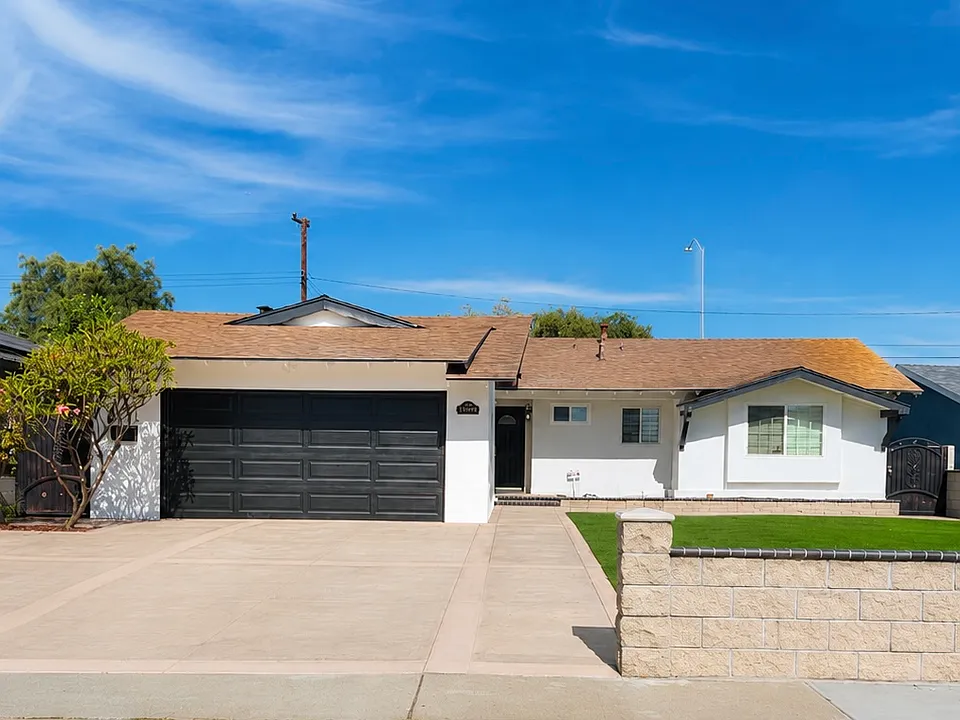 13792 Deodar St
