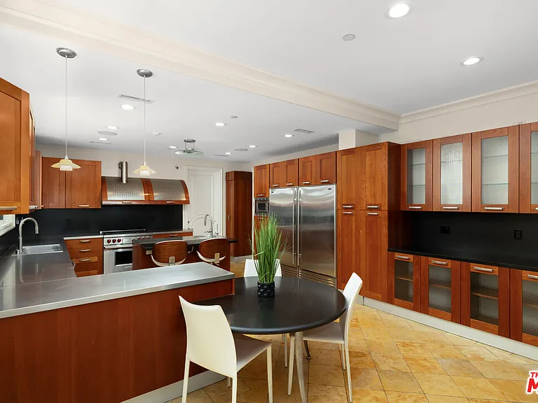 314 N Palm Dr — Photo 38