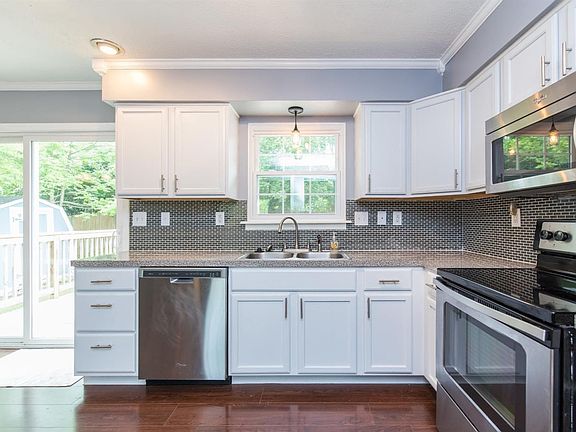 2nd image of 2912 Cedarcrest Dr
