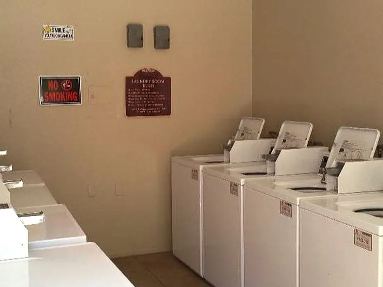 401 Beach Blvd - El Pueblo Apartments — Photo 9