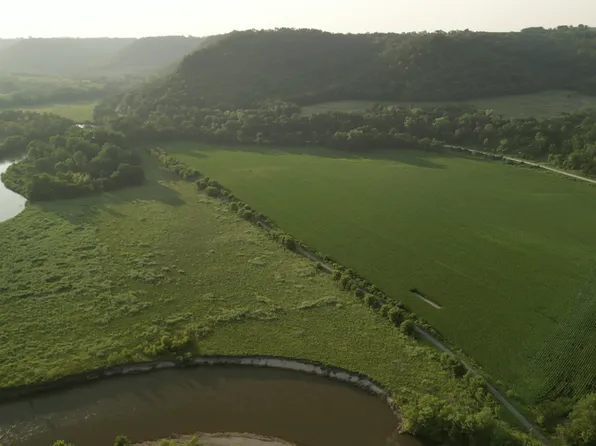 1 River Dr, Houston, MN 55943