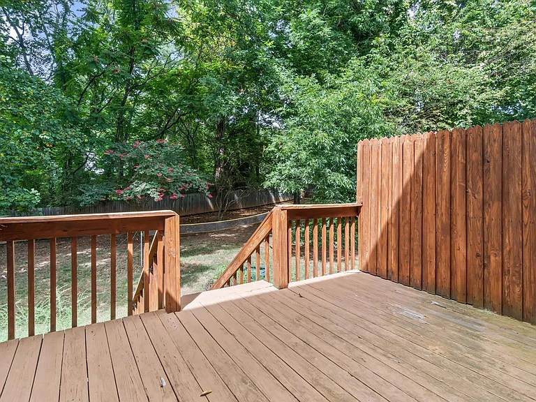 1810 Oakcrest Ct — Photo 29