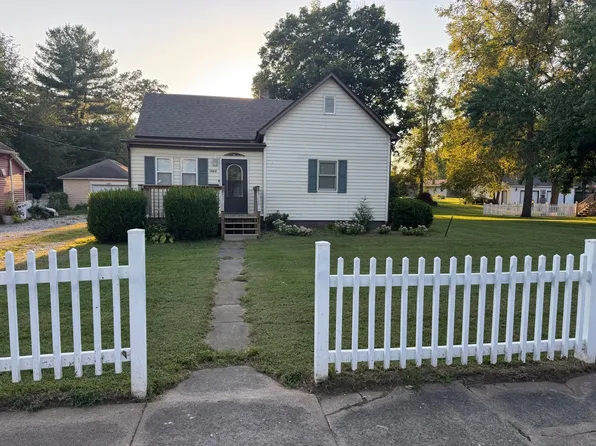 1401 N 9th St, Clinton, IN 47842