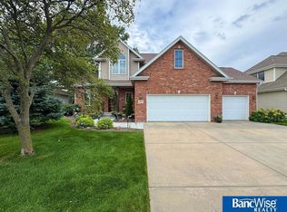 6321 Blackstone Rd, Lincoln, NE 68526