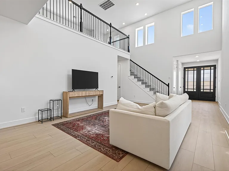 702 Sonfield Dr — Photo 12