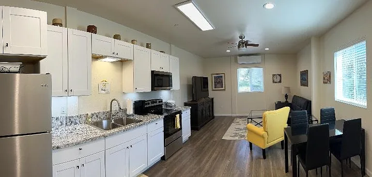 Lakeshore Dr — Photo 14