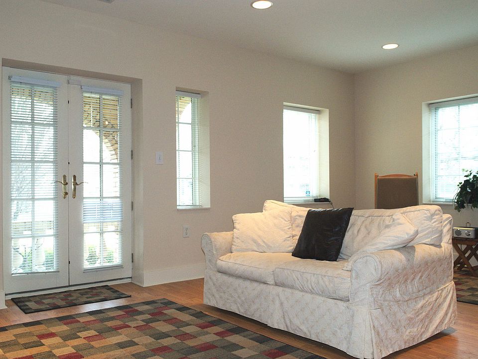 1st image of 655 Superior Ave APT 103