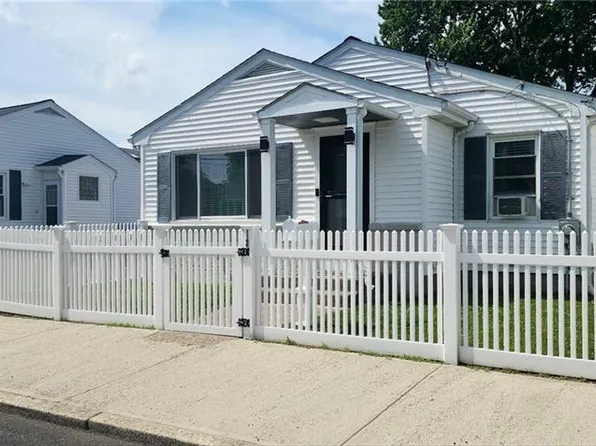 18 Dawson St, Pawtucket, RI 02861