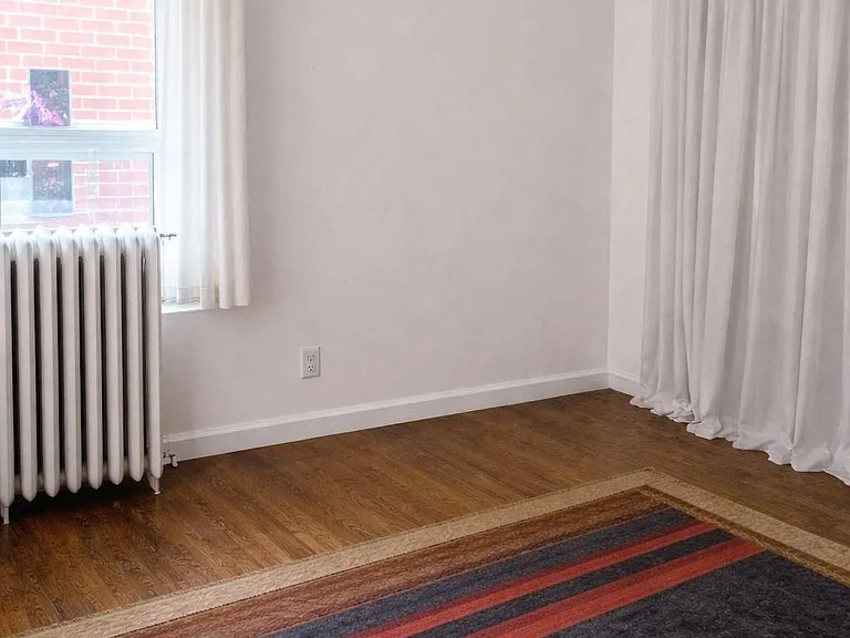 190 Dunn Ave — Photo 3