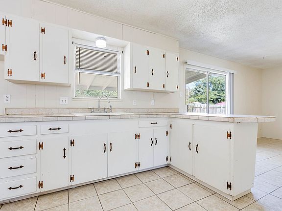 5th image of 3318 Sac Ave