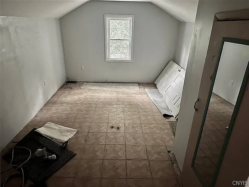 3 bed, 1290 sqft, $1,000 — Photo 4