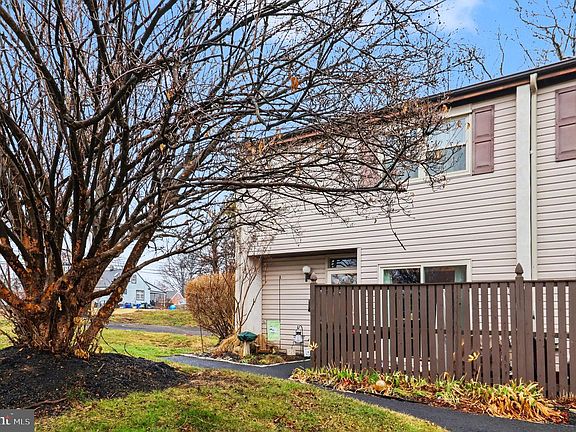 3rd image of 550 N York Rd #1-A