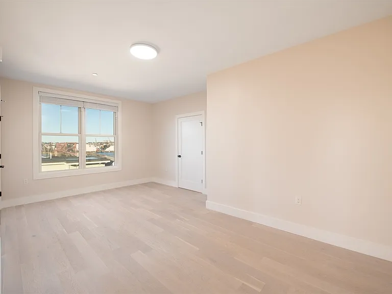 425 Border St #207 — Photo 9