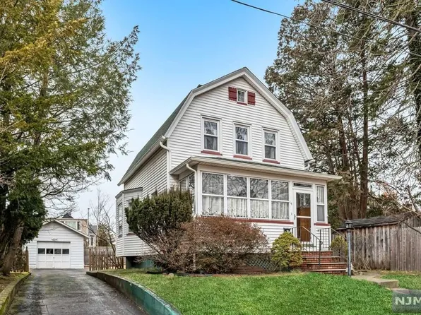 14 Westervelt Ave, Closter, NJ 07624