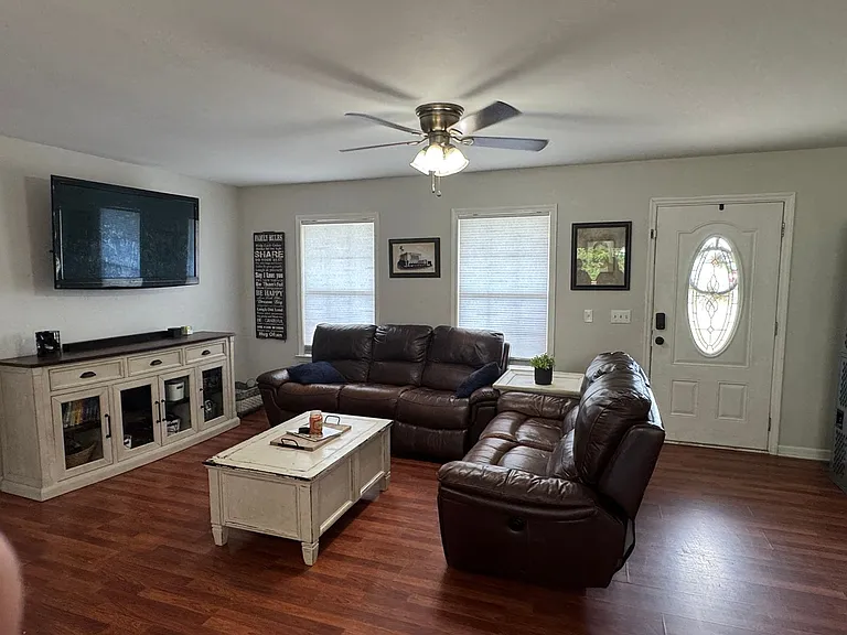 105 Larkins Dr — Photo 3