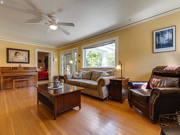 4th image of 21735 Willamette Dr