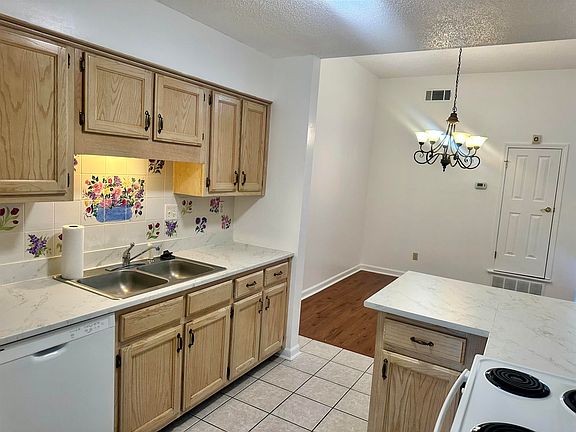 5th image of 1588 Beaver Trail Dr