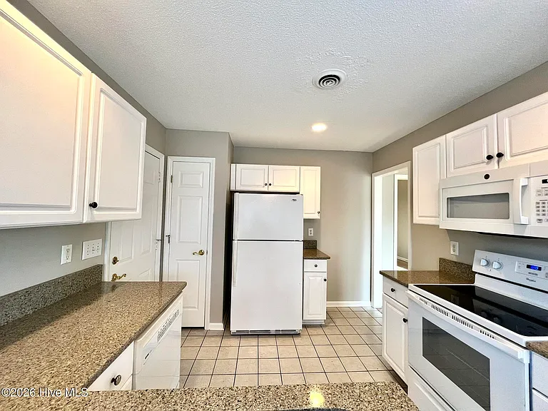 1006 Steeplechase Rd — Photo 10