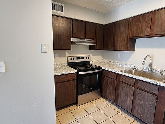 4th image of 3901 N Rockwell Ave #107