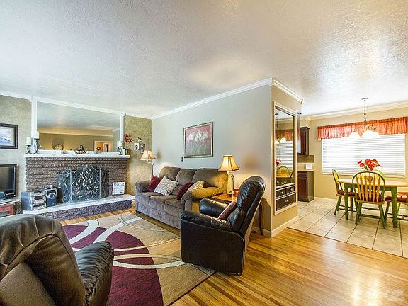 1728305_Living-Room_800x600