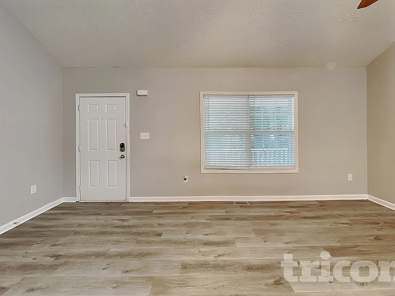 431 Bridgeport Pl — Photo 2