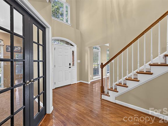 4th image of 6301 Crown Hill Dr