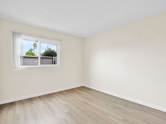 4th image of 25269 Park Ave #C-2