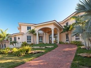 90 Casuarina Conc, Coral Gables, FL 33143
