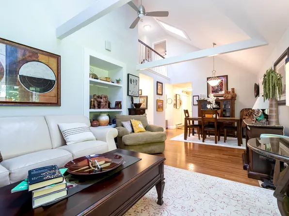 2 Laurel Circle, Wolfeboro, NH 03894