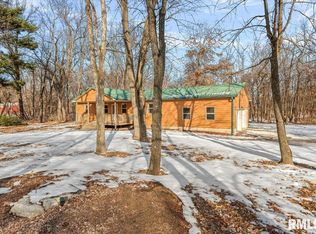 26438 Lake Pittsfield Dr, Pittsfield, IL 62363