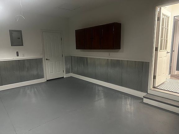 2nd image of 209 S Lewis St