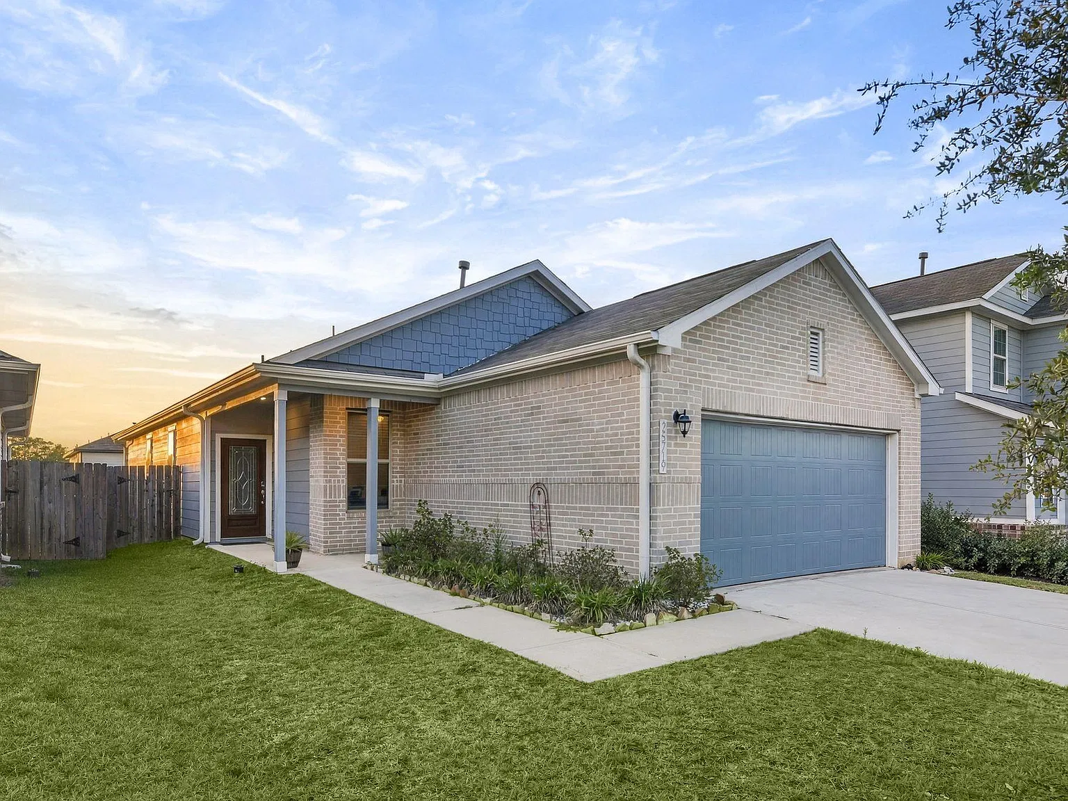 4 bed, 2.0 bath, 1627 sqft, $2,100 — Photo 1
