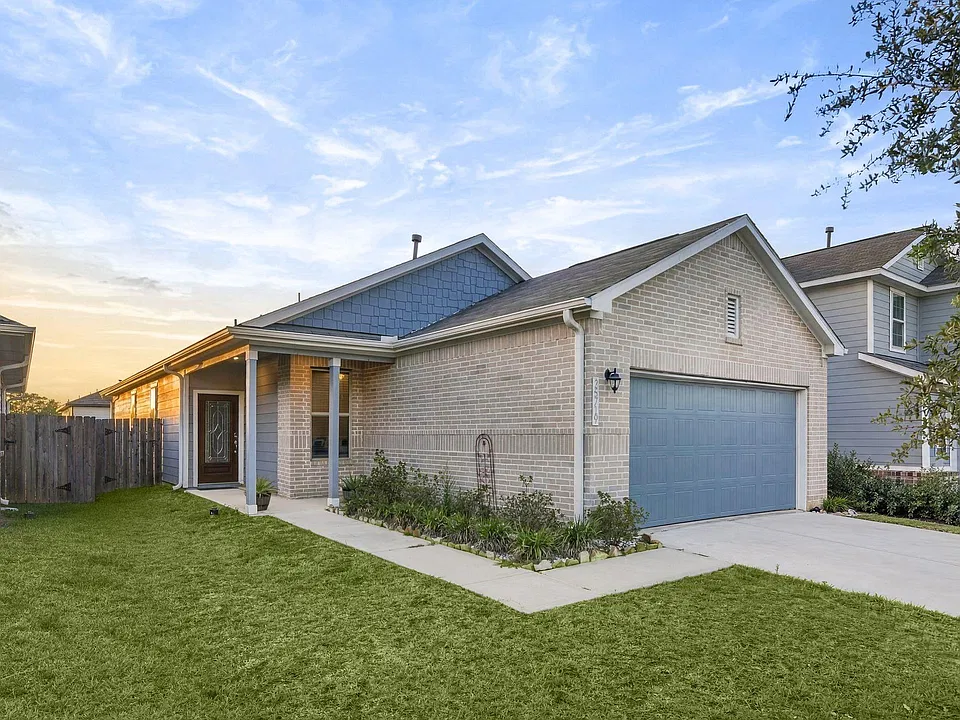 25719 Boxwood Hedge Ln