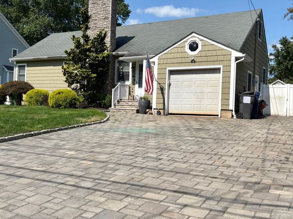 92 Meadow Rd