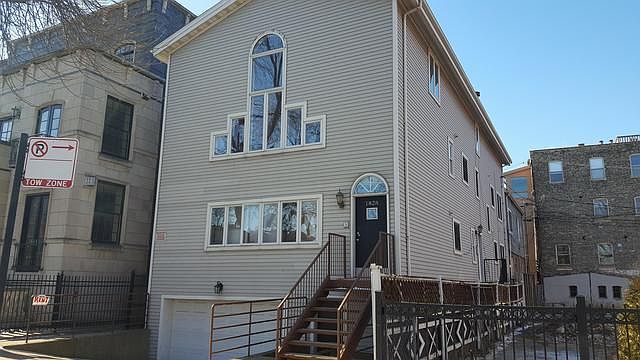 1st image of 1828 N Burling St APT 1R