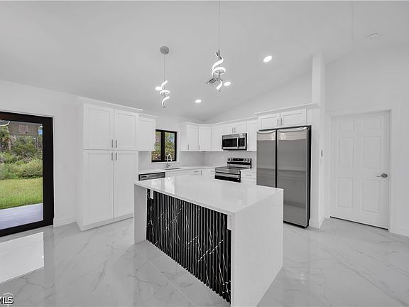 5th image of 1061 Butler St E