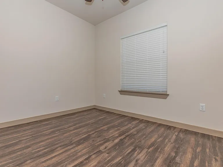 1900 W Dove Ave — Photo 28