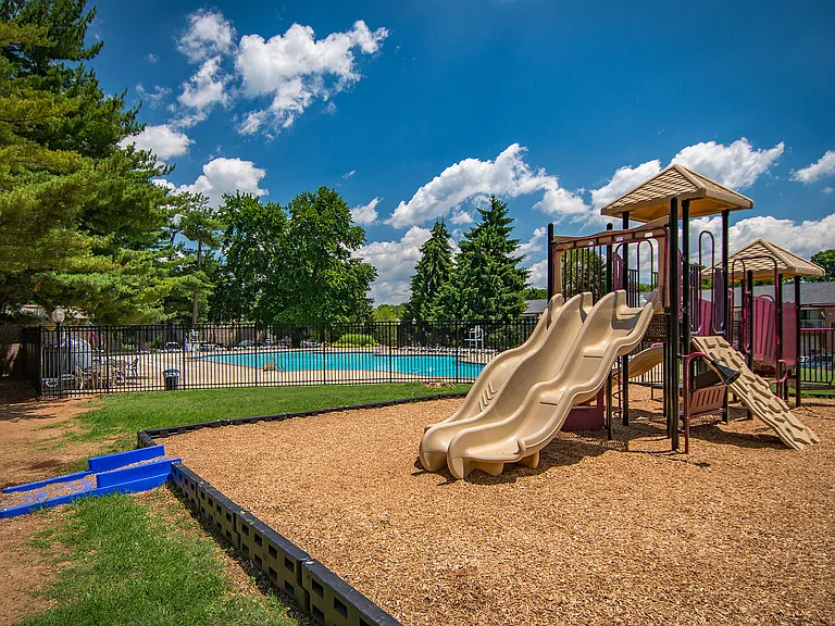 Maplewood Villas Apartments Playground 03