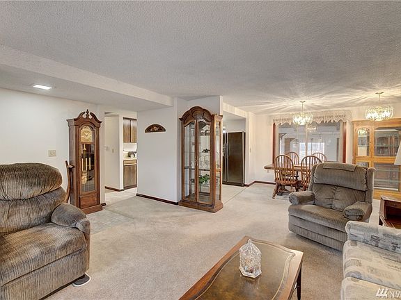 4th image of 2701 Skyway Ln