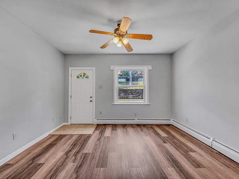 990 Scott St — Photo 3