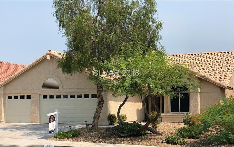 Beautiful 1 story, 3 Bed, 2 Bath, 2086 sqft, 6534 lot sqft, 3 car garage home in 89014 Henderson neighborhood. Minimal maintenan