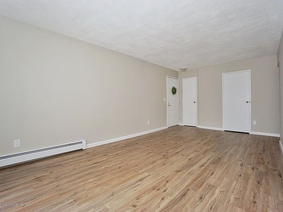 3rd image of 20 Donna Ct APT 12