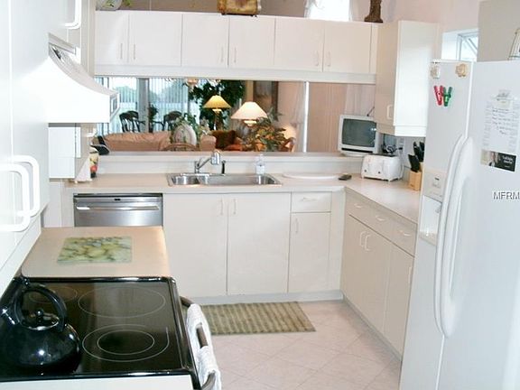 5th image of 1002 Pelican Ct