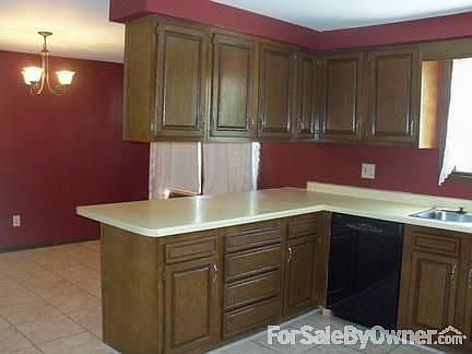 4th image of 206 N Green St