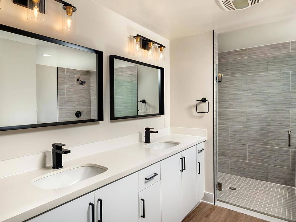 Luxurious Bathrooms with Large Showers